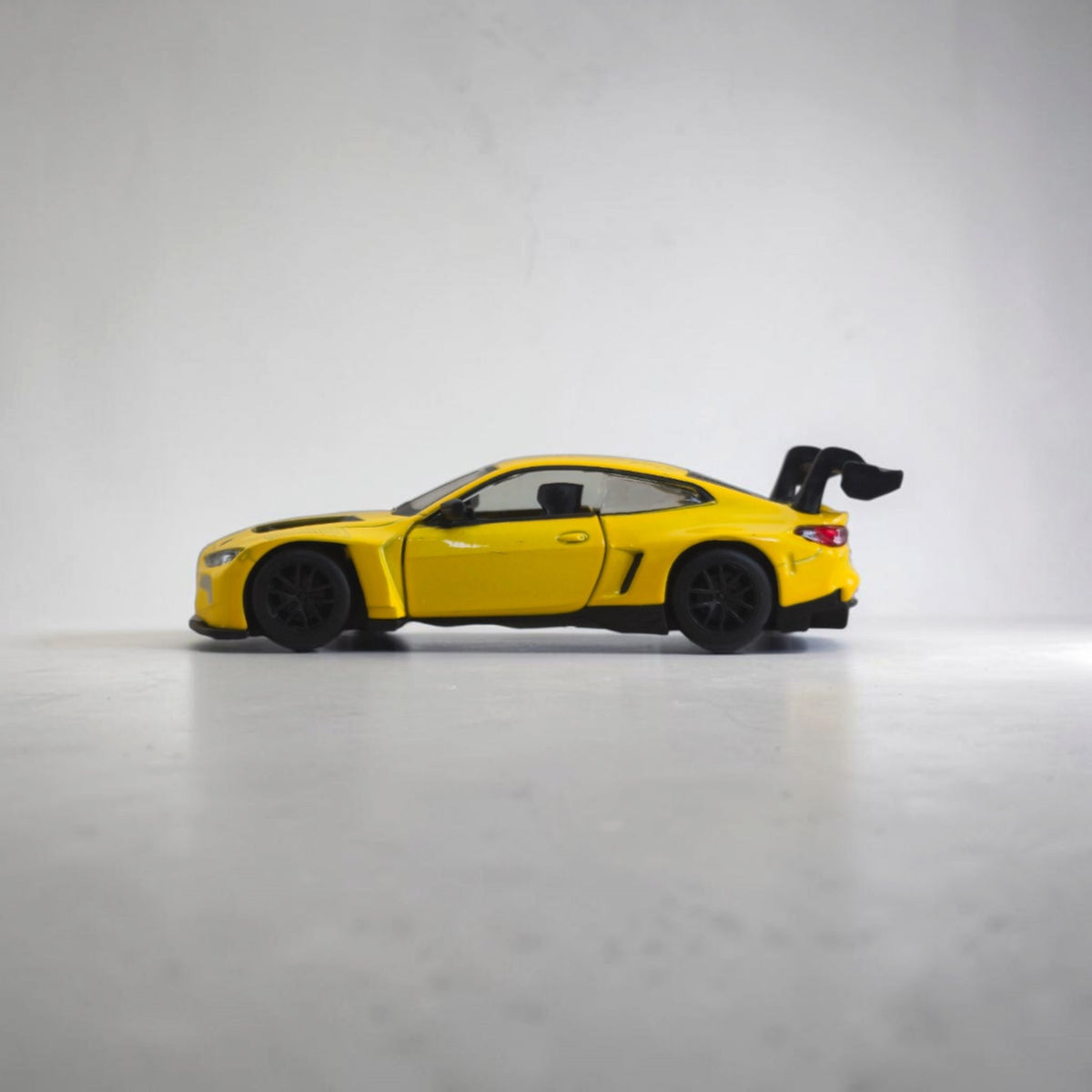 BMW M4 GT3 | Yellow