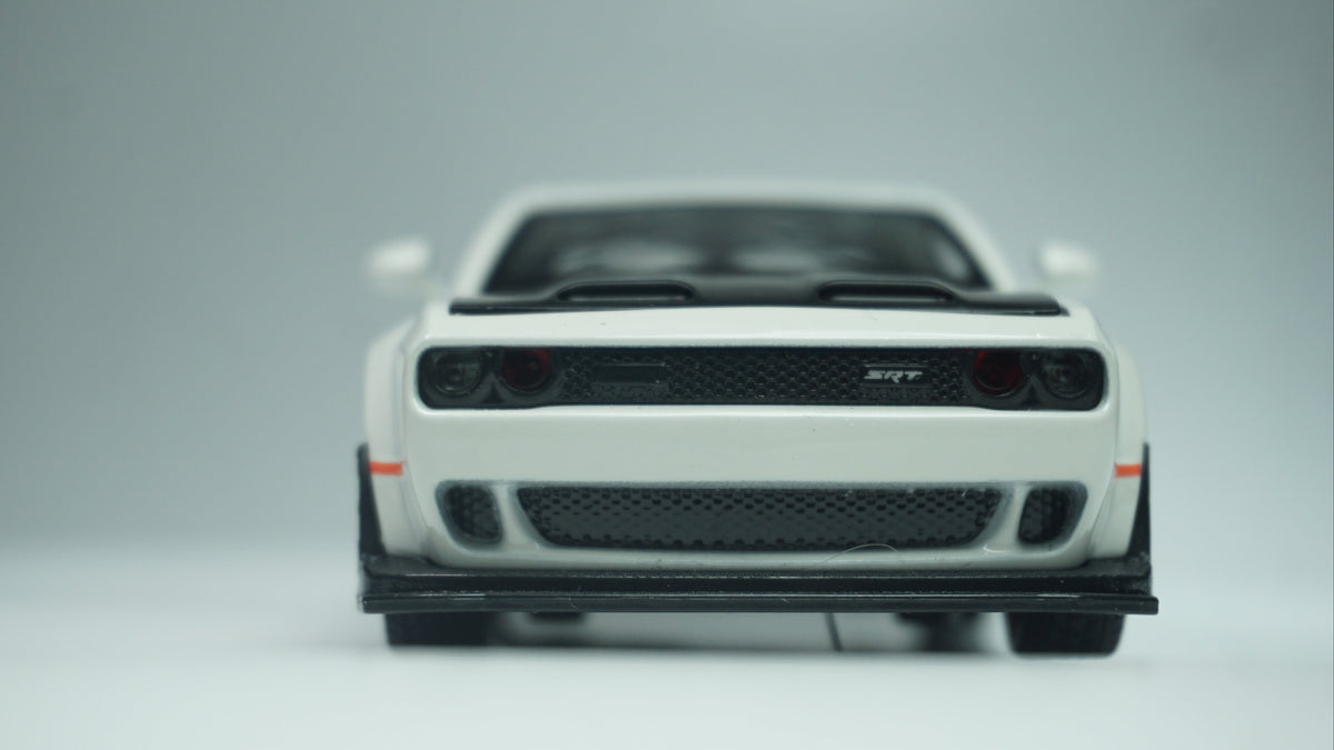 Dodge Challenger White diecast model car, 1:32 scale