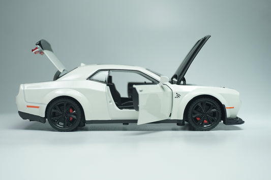 Dodge Challenger White diecast model car, 1:32 scale