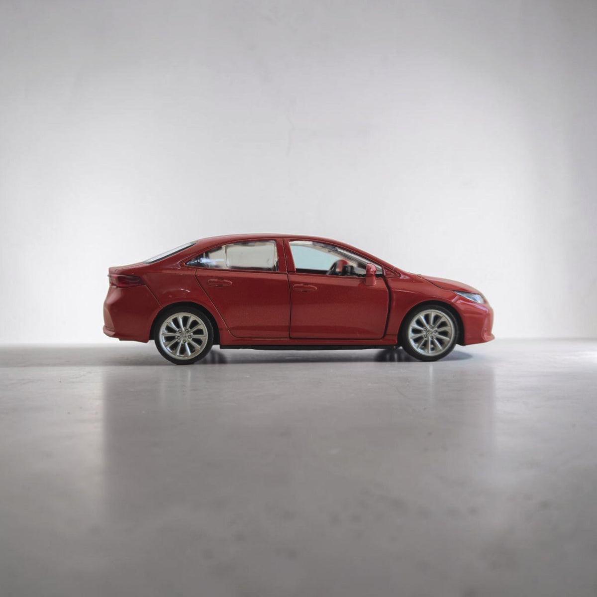 Toyota Corolla Hybrid | Red