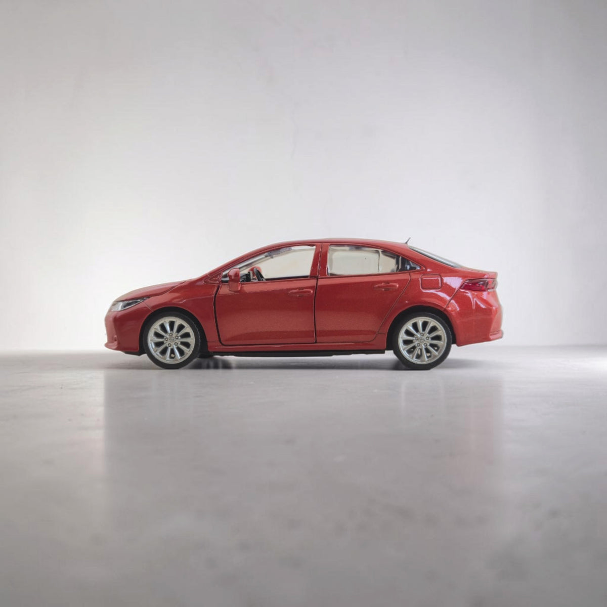 Toyota Corolla Hybrid | Red